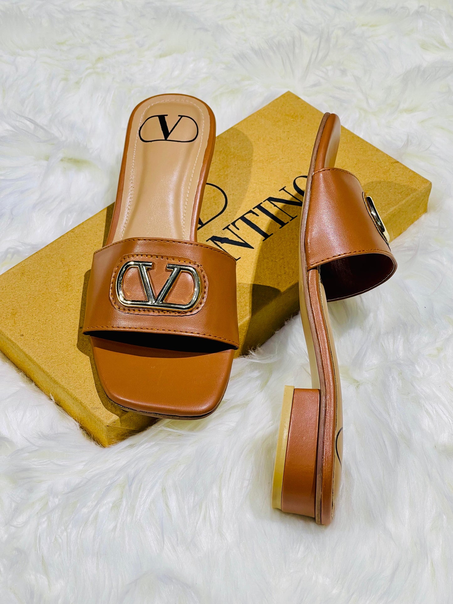 V 1 inch heel