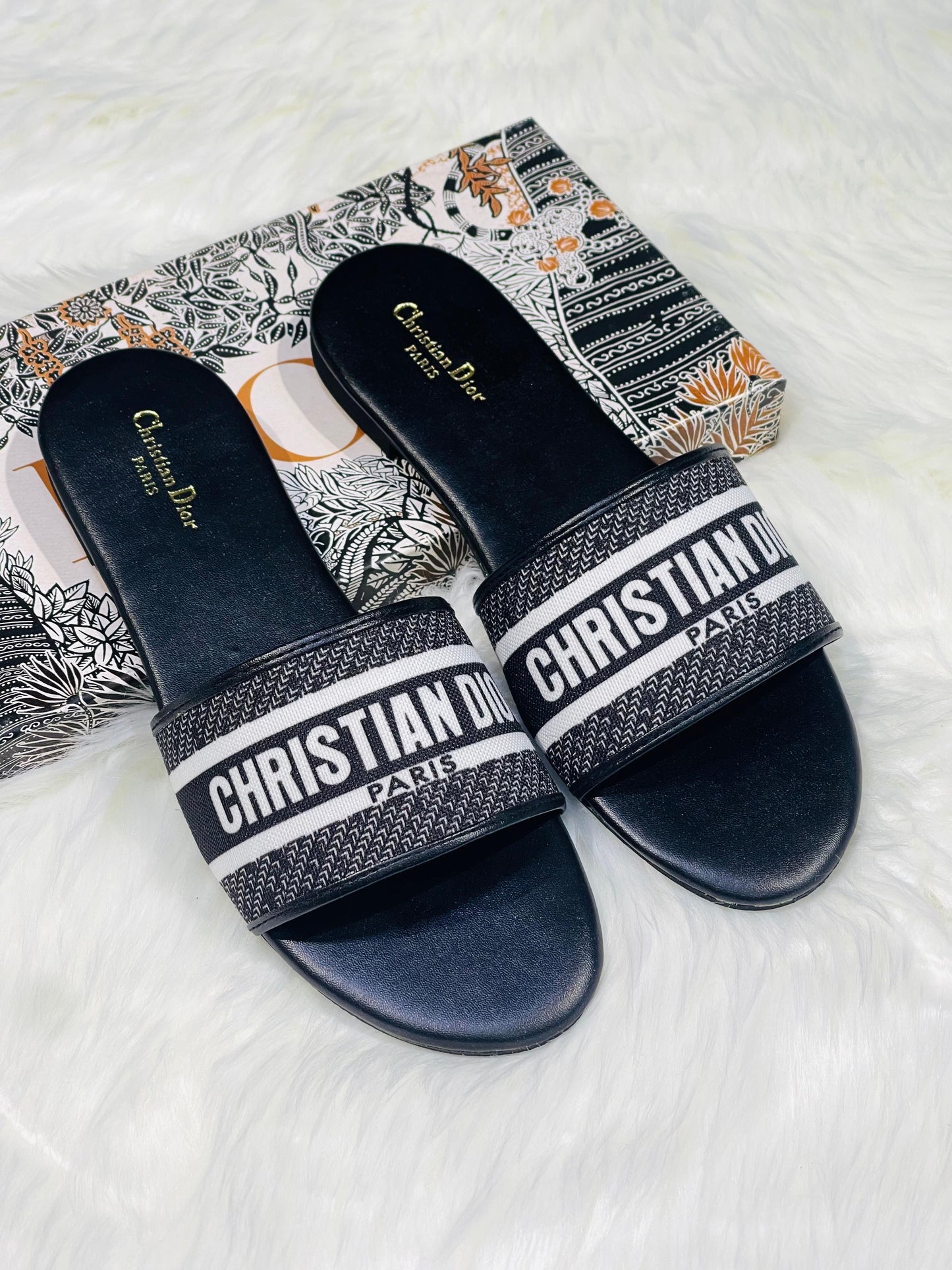 Christian Dior slides - Comfy