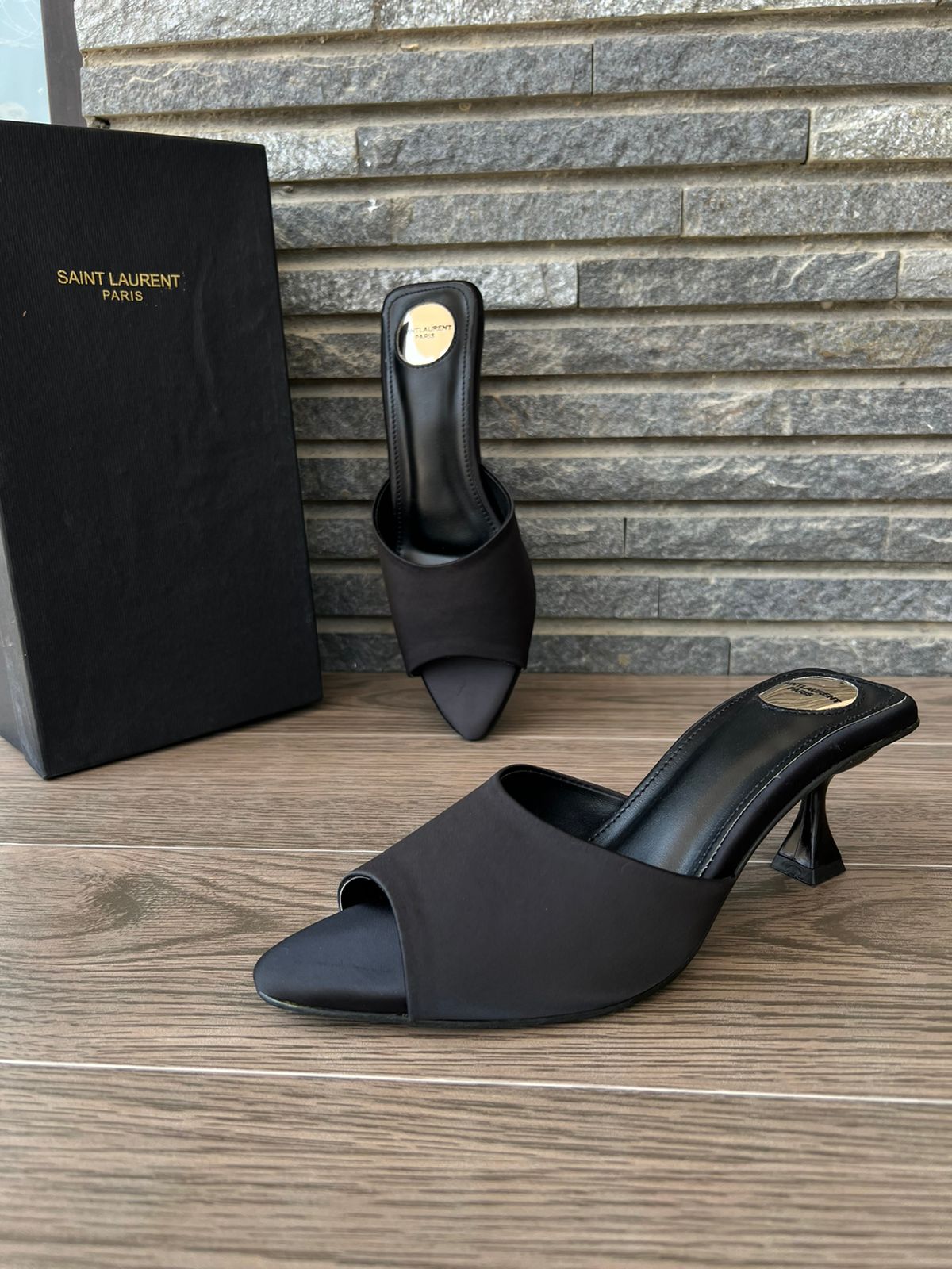 Plain laurent heels