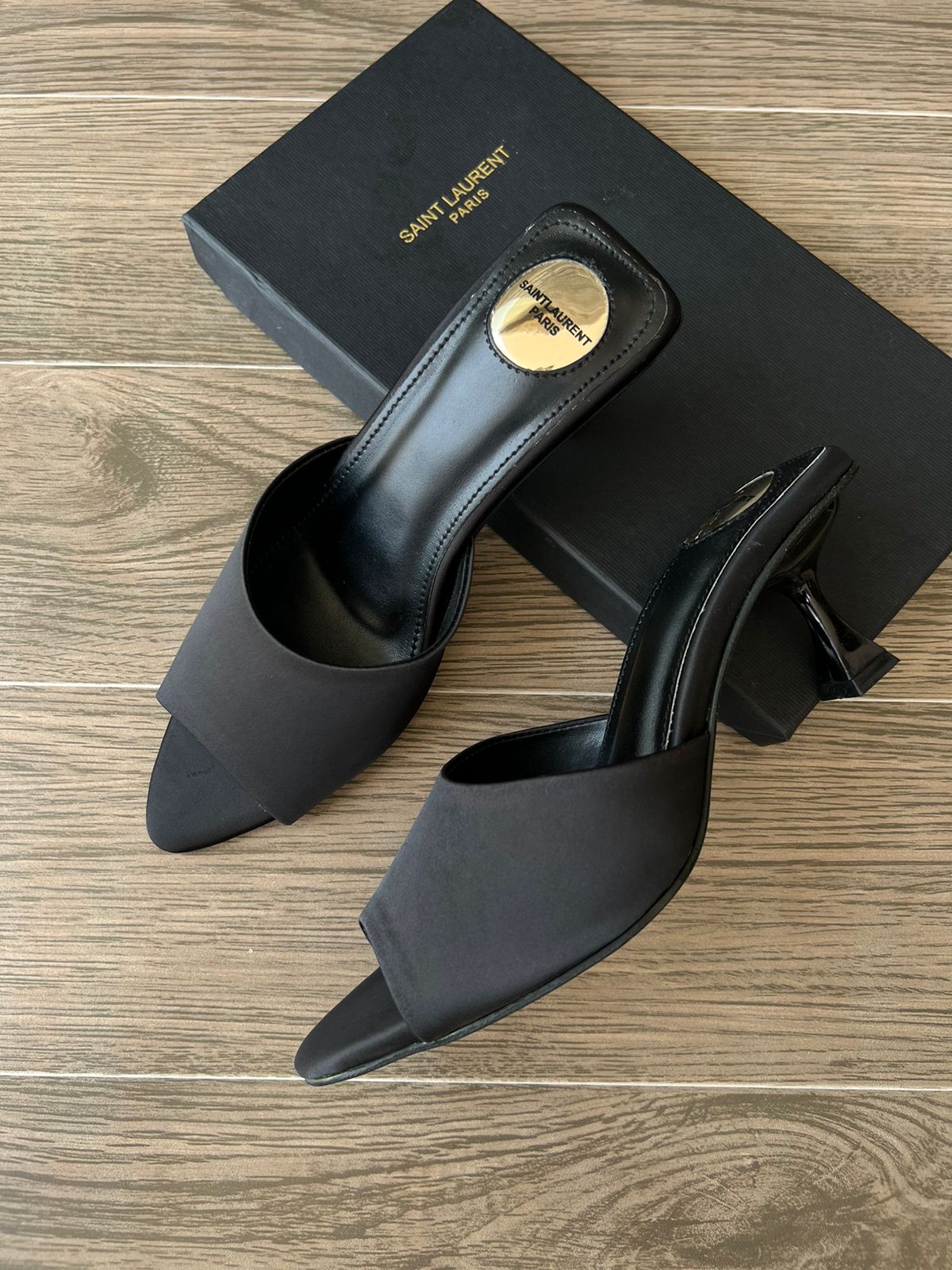 Plain laurent heels