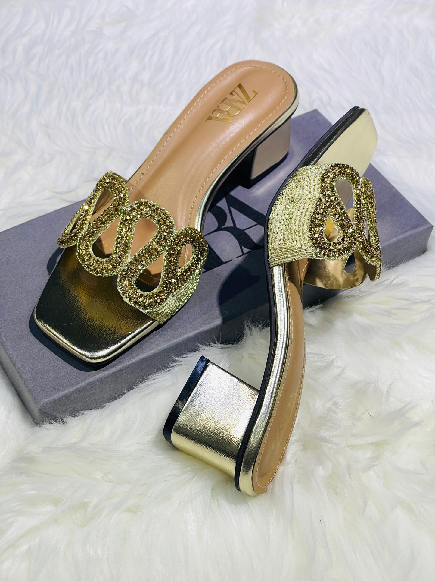 Zara Swirl embroidy
