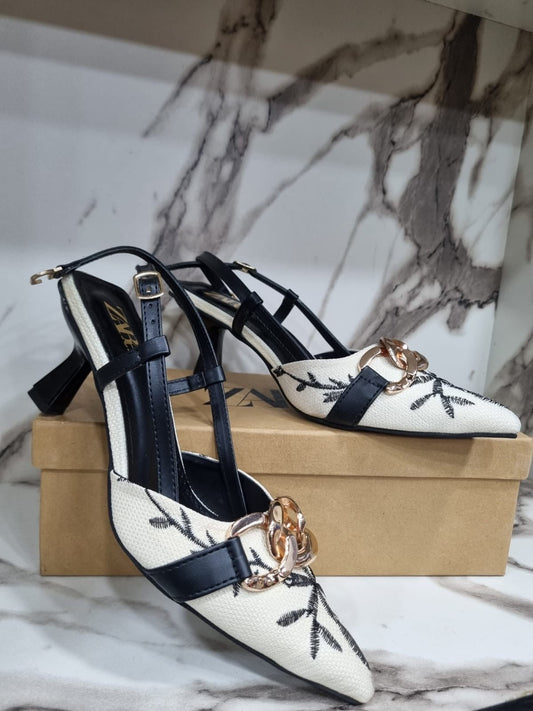 Leaf pattern buckle heel - Comfy