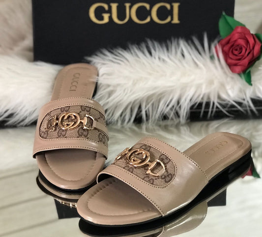 GG buckle flats