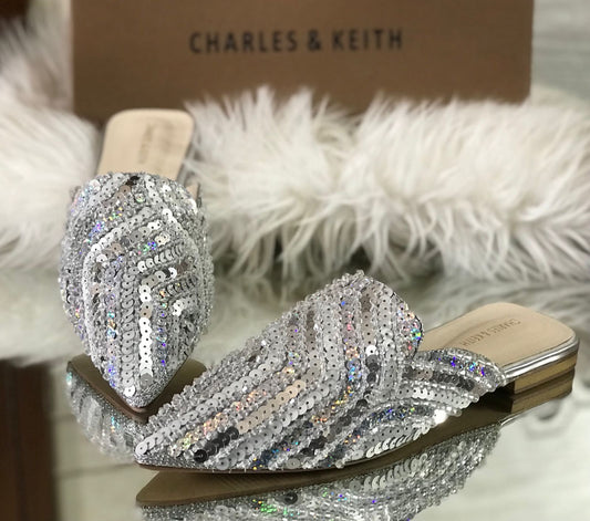 CK fancy pumps