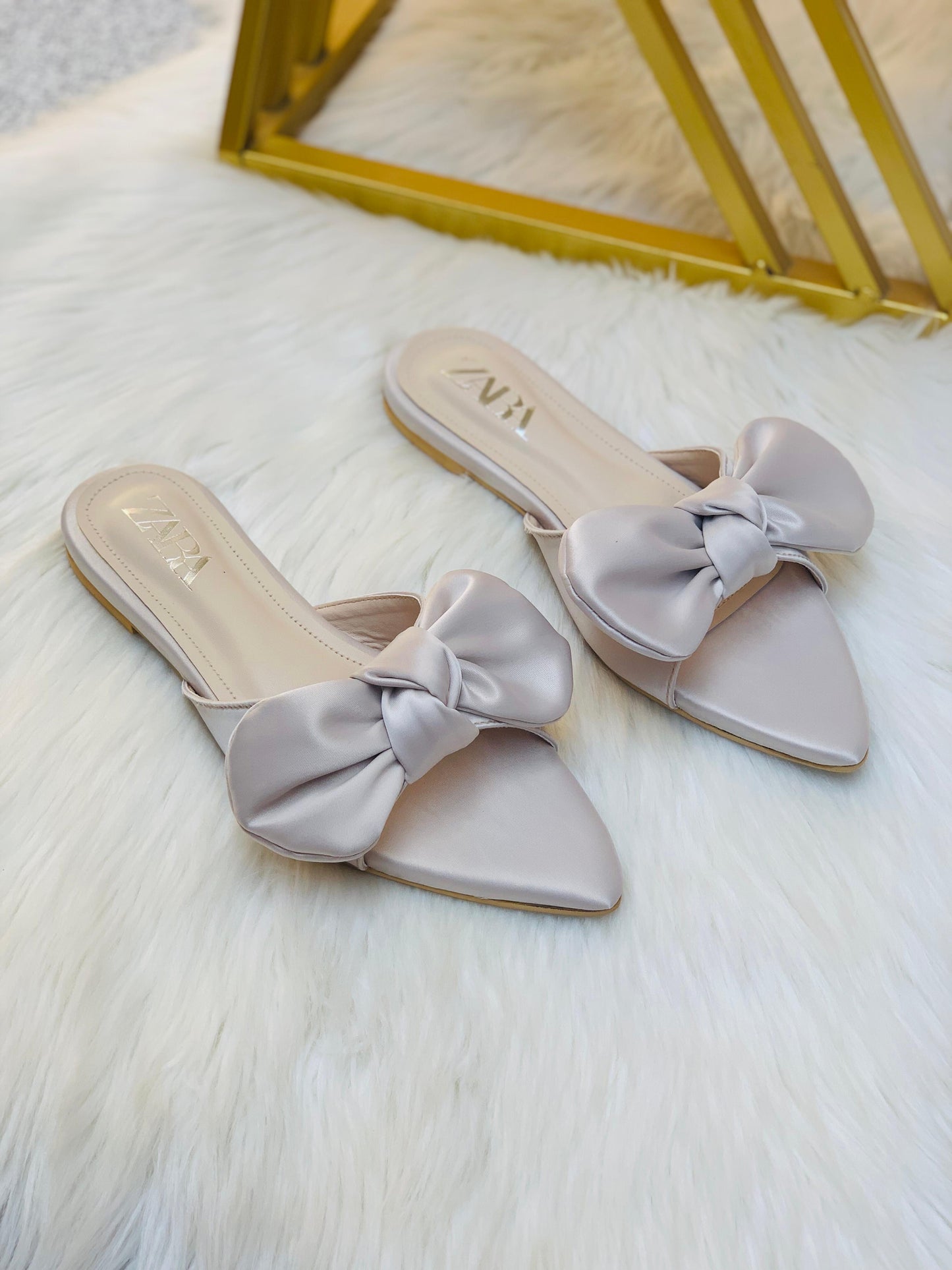 Tie bow flats