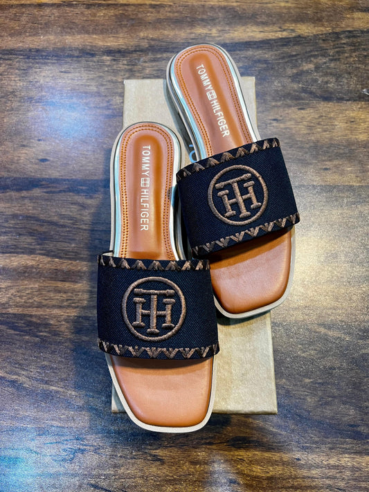 Tory log embroidery  flats