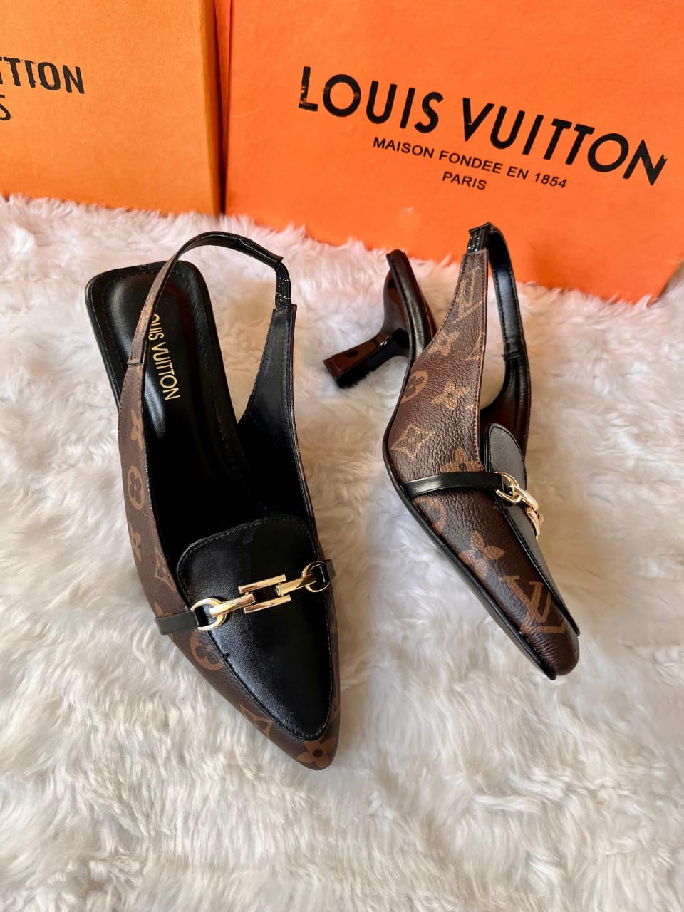 LV multi alphabet heel